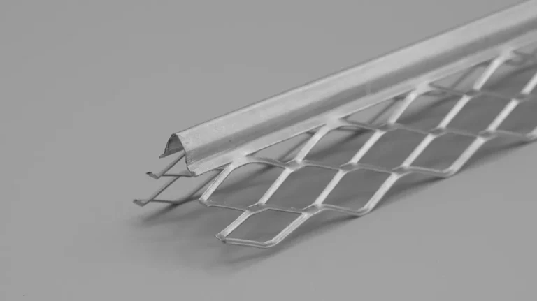 Articolo 2001.4, paraspigolo, zincato, per intonaco interno.